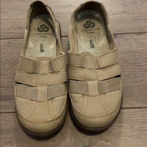 Clark’s  Cloudsteppers 
Women’s shoes